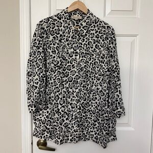 Jones New York Sports Woman Black and White Animal Print Button Down Blouse